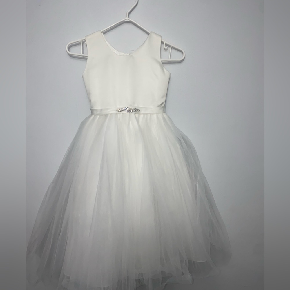 2 beautiful flower girl dresses